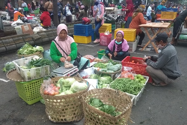 Sirene Pasar Pagi Salatiga Berbunyi Lebih Awal, Pembeli Kelabakan