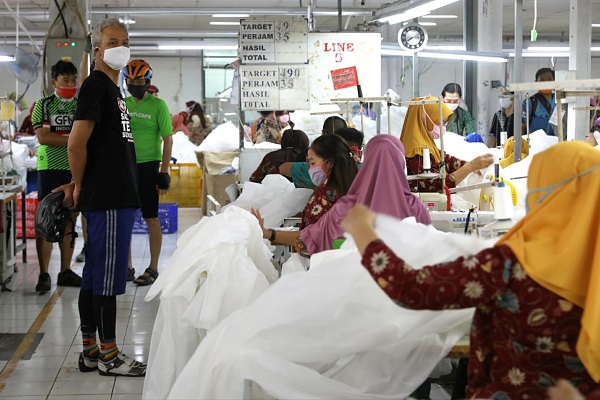 Pabrik Garmen di Semarang Ini Bikin APD & Masker dari Kain Sisa