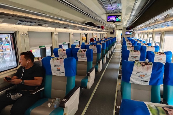 194 Orang Gagal Naik Kereta Api Luar Biasa di Semarang