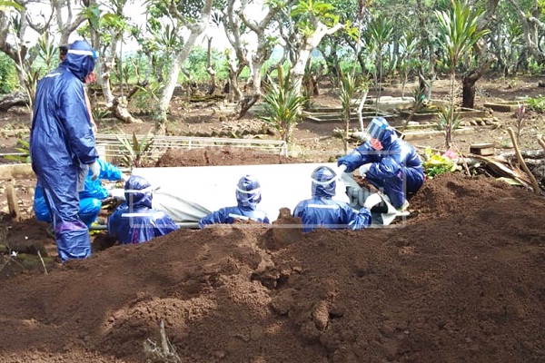 Sakit Tak Ditolong, Warga Jepara Meninggal Dimakamkan Pakai APD Covid-19