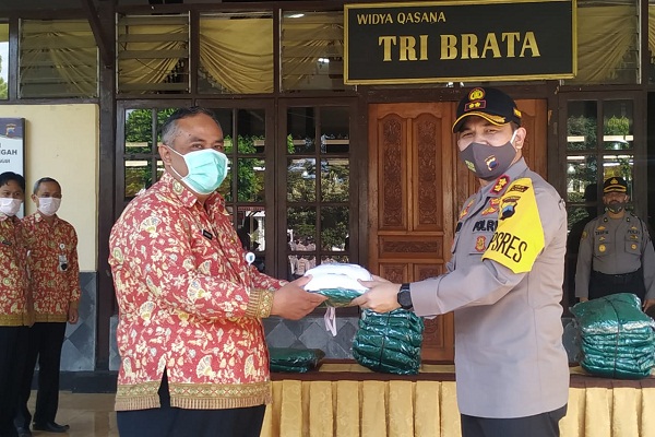 Polres Salatiga Serahkan Bantuan APD Atasi Covid-19, Ini Sasarannya…