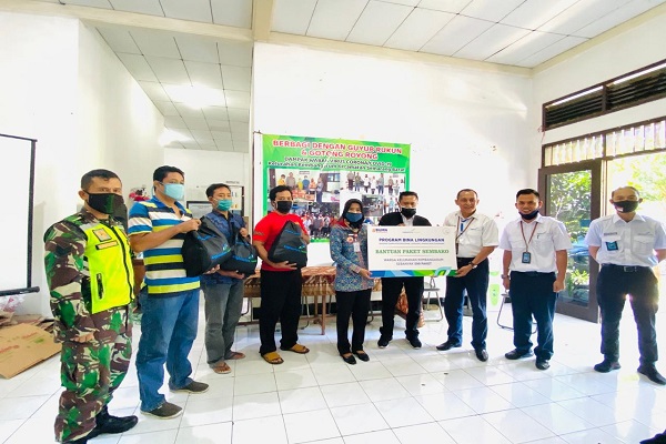 Dampak Covid-19, Bandara Semarang Bagi Sembako Senilai Rp195 Juta