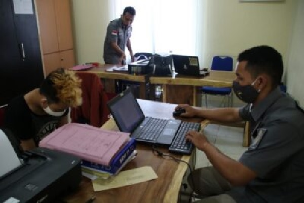 Ancam Sebarkan Foto Porno Korban, Pria Asal Pasar Kliwon Solo Perdayai 10 Cewek ABG