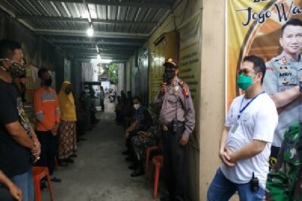 Aktif Ronda, Warga Dawung Tengah Solo Dapat Bantuan 80 Paket Sembako dari Polsek