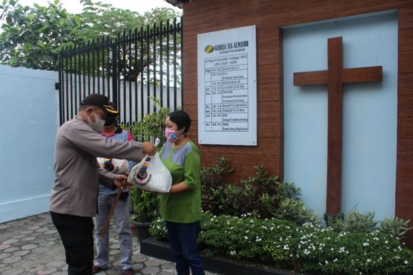 Di Tengah Pandemi Covid-19, Polres Grobogan Beri Kejutan Pengurus Tempat Ibadah