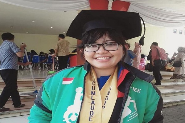 Bikin Kisah Inspiratif Saat Wisuda di Undip, Begini Kabar Terkini Pengemudi Gojek Leony…