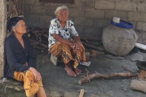 Mbah Minto Puji Kecantikan Bupati Klaten: Ayu Tenan Kaya Jaman Enomku Biyen…