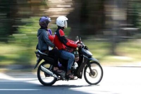 Tujuh Pemudik Bermotor Terjaring Polisi Solo, Mereka Dibawa ke tempat karantina