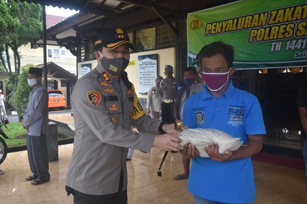 Polres Salatiga Serahkan Zakat Fitrah, Ini Jumlahnya