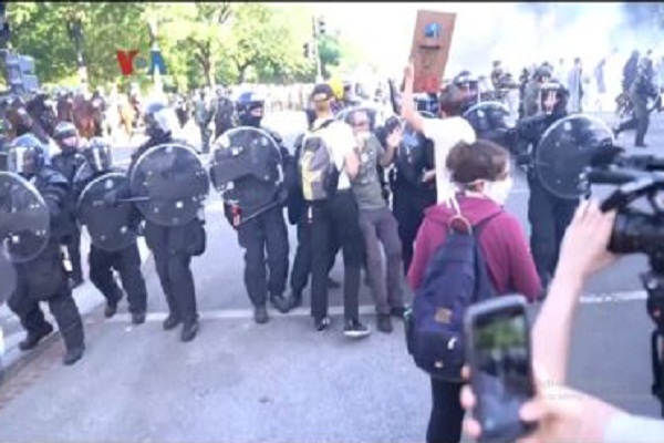 Demonstran Kepung Gedung Putih, Donald Trump Ancam Kerahkan Militer