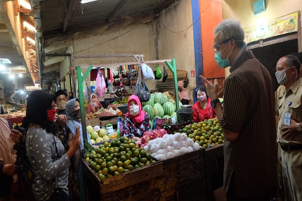Kunjungi Pasar di Temanggung yang Ditutup Karena Virus Corona, Ini Pesan Ganjar…