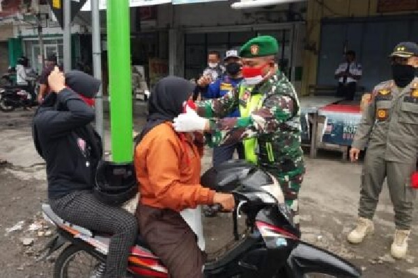 Di Zona Merah Covid-19, Warga Kartasura Sukoharjo Ndableg Tak Kenakan Masker