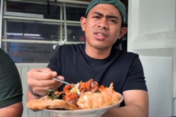 Youtuber Tanboy Kun Sarapan Pedas di Solo, Ini Menunya…