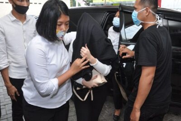 Artis FTV Hana Hanifah Tak Berbusana Lengkap saat Digerebek Polisi