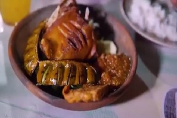 Ayam & Bebek Goreng Pakai Sambal Juara di Semarang