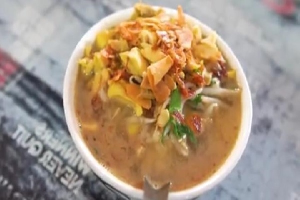 Ada Soto Ayam Legendaris di Kedai Pak Denuh Kudus