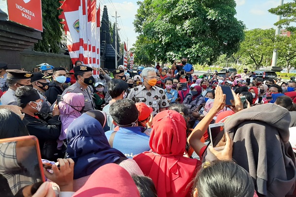 Demo Buruh di Kantor Gubernur Jateng Abaikan Protokol Covid-19, Begini Reaksi Ganjar…