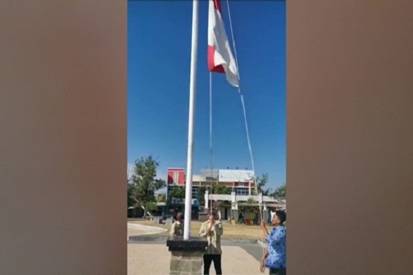 Pernyataan Ironis Gus Mus: Apakah Pemkab Rembang Tak Punya Bendera?