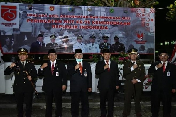 Pejabat Kebumen Renungan Suci di TMP Peringati HUT RI