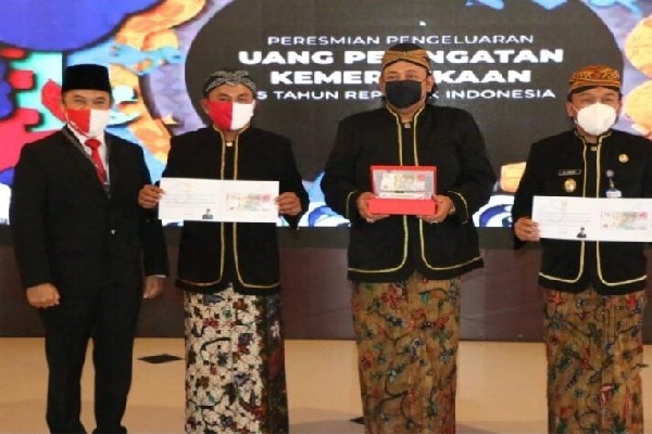 Ini Orang Pertama Pemilik Uang Baru Rp75.000 di Kota Tegal