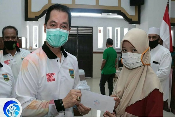 DPRD Kudus Santuni Anak Yatim, yang Menyerahkan Bupati…