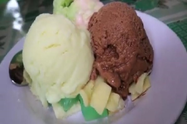 Coba Nikmatnya Es Panekuke Pak Yanto di Semarang…