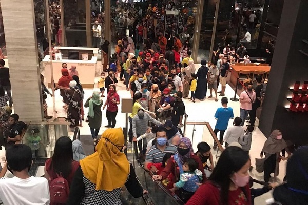 Pengunjung Tak Patuhi Protokol Kesehatan, Mal Tentrem Semarang Viral