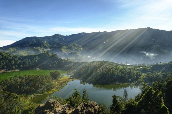 Telaga Warna, Telaga Cantik Nan Eksotis di Wonosobo