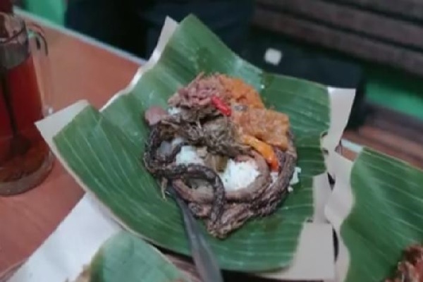 Coba Mangut Belut di Warung Nasi Belut Mba Surani Sleman!