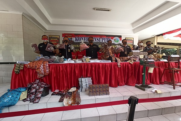 Polda Jateng Gerebek Pabrik Jamu Ilegal di Cilacap