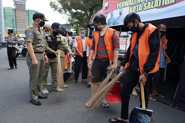 Bandel, Pelanggar Protokol Kesehatan di Semarang Bakal Nyapu Kuburan