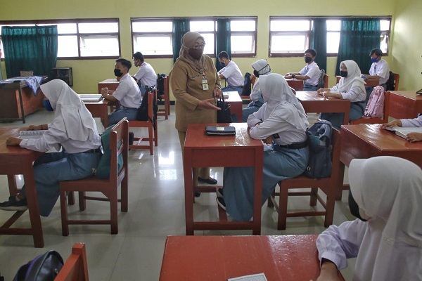 Gubenur Jateng: Pembelajaran Tatap Muka Digelar Setelah Siswa Divaksin