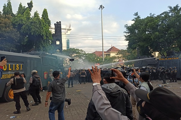 Demo Omnibus Law di Semarang Rusuh, Polisi Tangkap 269 Orang