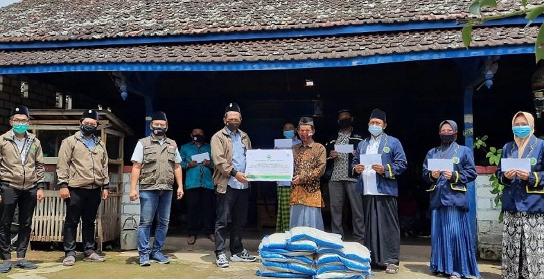 UPZ PT Semen Gresik Salurkan Zakat Kepada TPQ