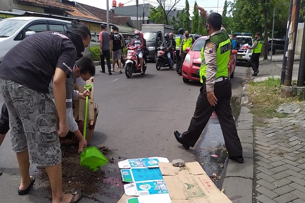 Kecelakaan Semarang: Kendarai Motor, Pelajar SMP Meninggal Tertabrak Mobil