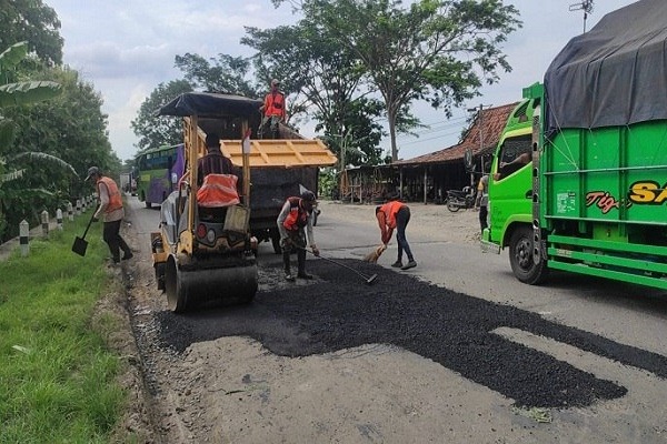 Hujan Lebat, 345 Lubang Muncul di Jalan Grobogan