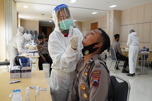Jelang Pemungutan Suara, 509 Aparat Polda Jateng Jalani Rapid & Swab Test