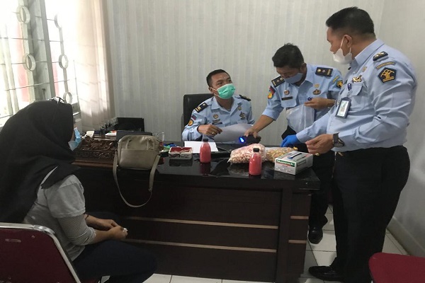 Nekat, Perempuan Ini Coba Selundupkan Sabu-Sabu ke LP Semarang