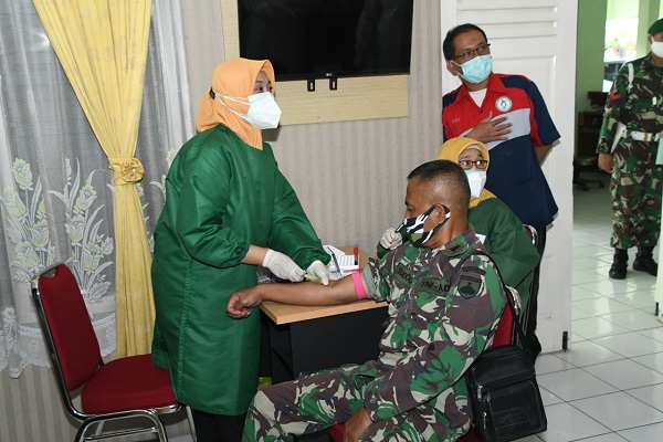 Inspiratif, Prajurit TNI Kodam Donorkan Plasma Darah untuk Pasien Covid-19