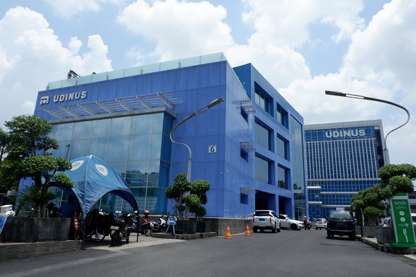 Udinus Semarang Pertahankan Predikat Terbaik se-Jateng