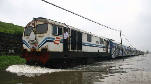 Banjir Bekasi, KAI Semarang Batalkan KA ke Gambir & Senen