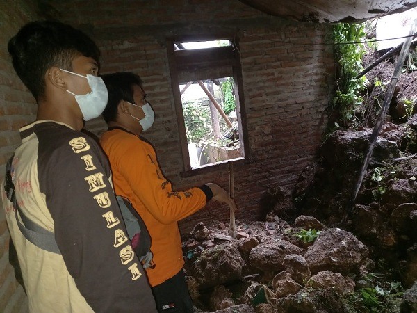 Longsor Timpa Rumah Warga Di Grobogan, 3 Orang Luka