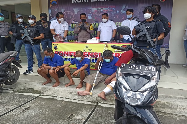 Dor! Pelaku Perampokan Uang Toko Emas Semar Nusantara di Semarang Ditembak