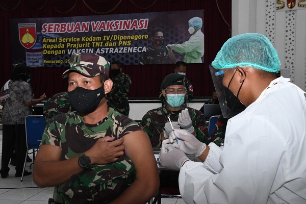 Ribuan Prajurit TNI di Semarang Disuntik Vaksin AstraZeneca