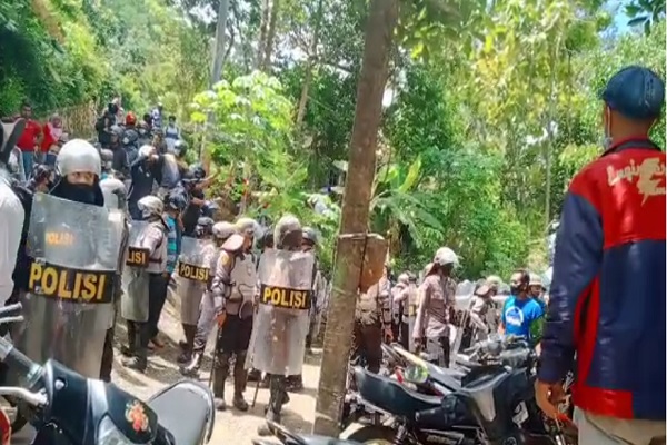 Tolak Penambangan Andesit di Desa Wadas Purworejo, Warga Bentrok dengan Aparat