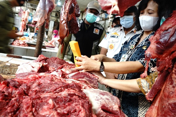 Sidak Pasar, Satpol PP Salatiga Temukan Daging Gelonggongan