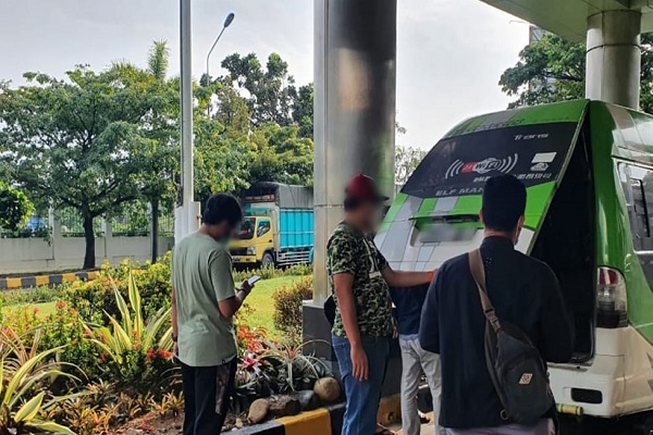 Setop Mobil Travel di Rest Area Tol, Bea Cukai Semarang Sita Ratusan Ribu Rokok Ilegal