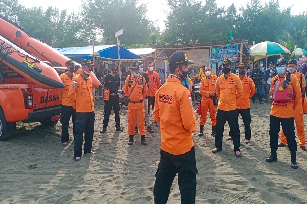  Asyik Berenang, Siswa SD di Cilacap Terseret Ombak Pantai Sodong