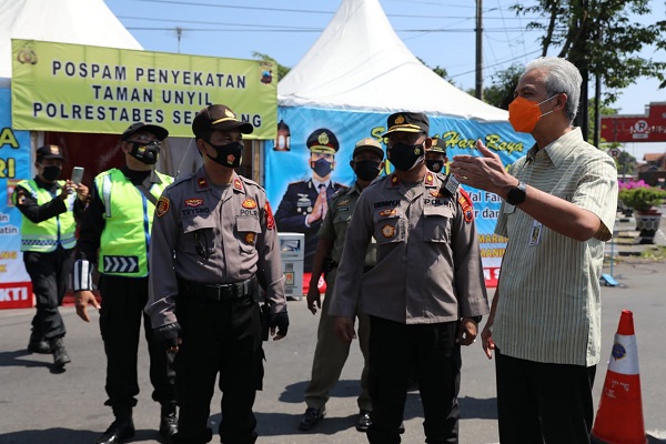 Penyekatan Pemudik di Bekasi Jebol, Ganjar Minta Pintu Masuk Jateng Diperketat