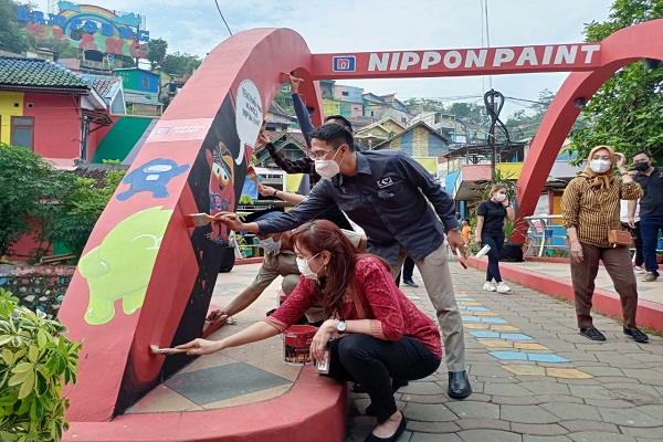 Kampung Pelangi Semarang Dicat Ulang